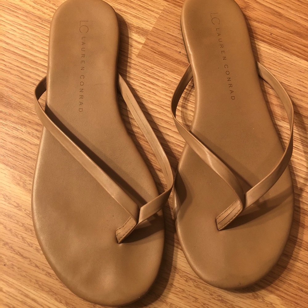 Lauren Conrad nude flip flops